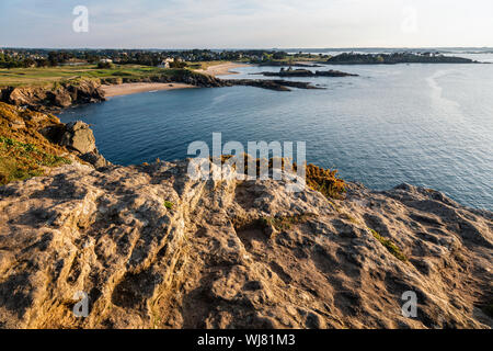 Vue de la pointe de la Garde Guérin en soir soleil, Saint-Briac-sur-Mer, Bretagne, France Banque D'Images