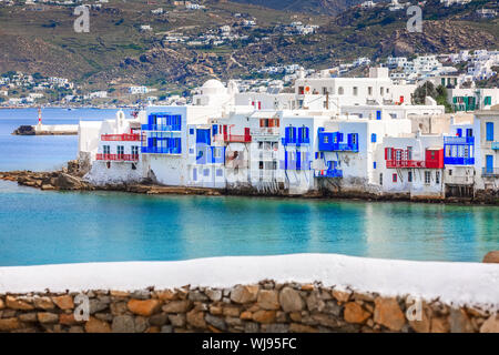 Mykonos, Grèce panorama de la Petite Venise maisons traditionnelles blanches vue aérienne Banque D'Images