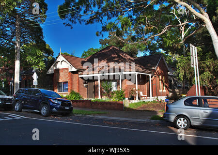 Sydney / AUSTRALIE - 31 déc 2018 : ombragé rue et maisons dans les faubourgs de Sydney Banque D'Images