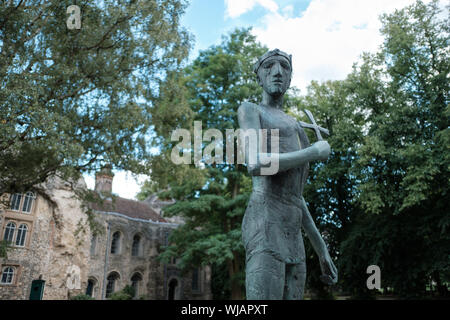 Elisabeth Frink statue de St Edmund à Bury St Edmunds, East Anglia, Suffolk, UK Banque D'Images