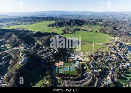 Vue aérienne de Hidden Valley homes et ranchs dans les montagnes de Santa Monica près de Thousand Oaks, en Californie. Banque D'Images