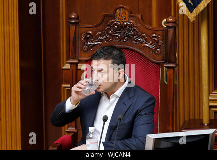 Kiev, Ukraine. 06Th Sep 2019. Le Président ukrainien Volodymyr Zelensky assiste à la session parlementaire de Kiev.législateurs ukrainiens ont voté pour eux-mêmes de l'immunité de poursuite, l'accomplissement d'une promesse électorale de lutte contre la corruption par le président réformiste Volodymyr Zelenskiy. Credit : SOPA/Alamy Images Limited Live News Banque D'Images