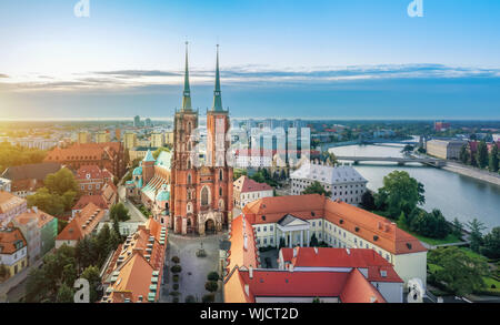 Aerial cityscape de Wroclaw avec Cathédrale de Saint Jean Baptiste, Pologne Banque D'Images