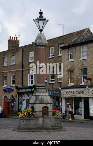 Victoria Memorial, le Broadway, St Ives Cambridgeshire,.La fontaine a été érigée en souvenir du jubilé de diamant de la reine Victoria 1897. Banque D'Images