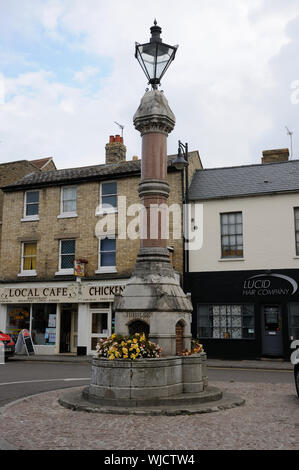 Victoria Memorial, le Broadway, St Ives Cambridgeshire,.La fontaine a été érigée en souvenir du jubilé de diamant de la reine Victoria 1897. Banque D'Images