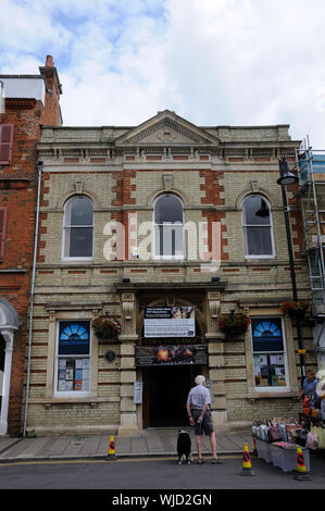 Corn Exchange, le trottoir, St Ives, Cambridgeshire, a été construit en 1864 comme une salle publique et marché du maïs. Banque D'Images