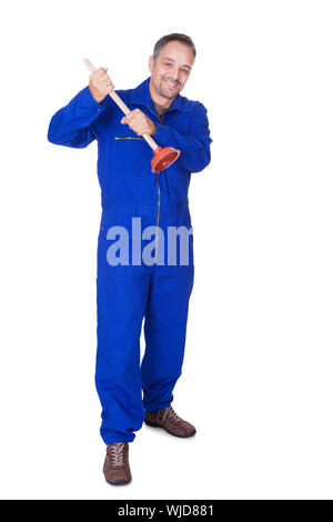 Happy Plumber Holding plongeur sur fond blanc Banque D'Images