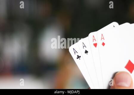 Quatre As et bokeh copyspace pour votre message texte Banque D'Images