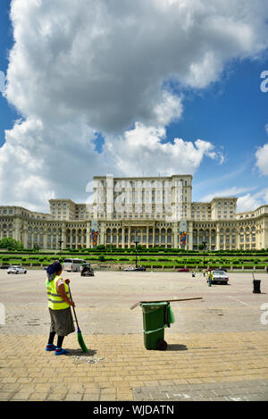 Le Palais du Parlement est le deuxième plus grand bâtiment administratif au monde. Bucarest, Roumanie Banque D'Images