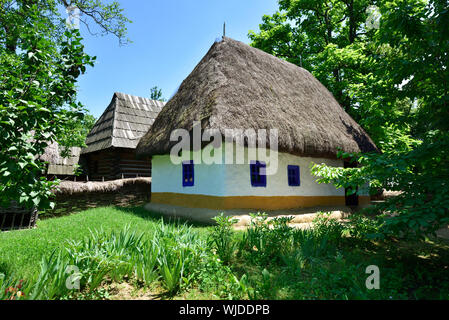 Maison traditionnelle de Dumitra. Musée du Village (Muzeul National) à Niseko (Anglais) Le Parc Herastrau, Bucarest, Roumanie Banque D'Images