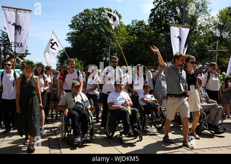 La Pologne, Czestochowa-09 Août 2019 : pèlerins viennent au monastère de Jasna Gora (la Montagne lumineuse, Clarus Mons) à Czestochowa Banque D'Images