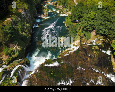 Vue aérienne de Strbacki Buk Waterfall sur la rivière una En Bosnie Banque D'Images