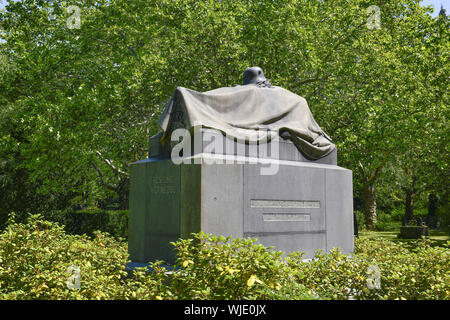 Berlin, bronze, monument en bronze, bronze figure, moulage en bronze, fonte du bronze, Colombie-Britannique barrage, monument, l'Allemagne, la Première Guerre mondiale, Franz Dorrenbach Banque D'Images