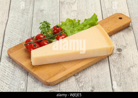 Traditionnel italien salade parmesan servi triangle Banque D'Images