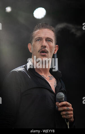 Trondheim, Norvège. Août 17th, 2019. Le groupe punk rock norvégien les chiens effectue un concert live au cours de la Norwegian music festival 2019 Pstereo à Trondheim. Ici le chanteur Kristopher Schau est vu sur scène. (Photo crédit : Gonzales Photo - Tor Atle Kleven). Banque D'Images