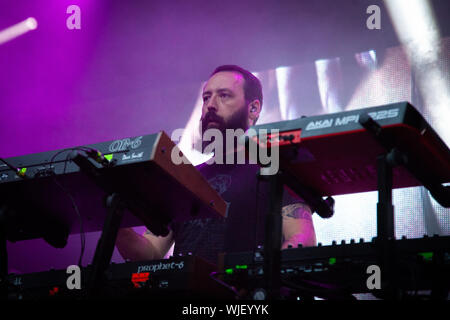 Trondheim, Norvège. Août 16th, 2019. L'artiste français synthwave Carpenter Brut effectue un concert live avec son orchestre en direct pendant la fête de la musique 2019 Pstereo norvégien de Trondheim. (Photo crédit : Gonzales Photo - Tor Atle Kleven). Banque D'Images