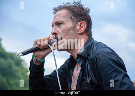 Trondheim, Norvège. Août 17th, 2019. Le groupe punk rock norvégien les chiens effectue un concert live au cours de la Norwegian music festival 2019 Pstereo à Trondheim. Ici le chanteur Kristopher Schau est vu sur scène. (Photo crédit : Gonzales Photo - Tor Atle Kleven). Banque D'Images