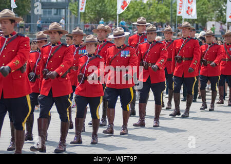 Défilé militaire pour la fête du Canada dans le Vieux Port de Montréal Québec Canada le 1er juillet 2009 Banque D'Images