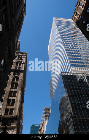 Réflexions de gratte-ciels dans le Canyon le long de Madison Avenue, en regardant vers le sud, NYC, Etats-Unis Banque D'Images