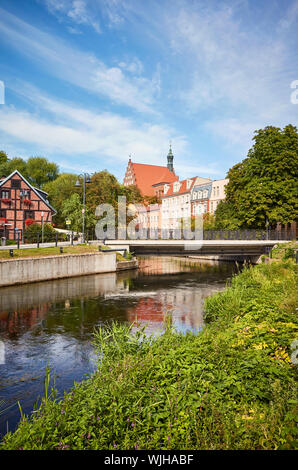 Canal à la rivière Brda Mlynska Island (Île Mill) à Bydgoszcz, Pologne. Banque D'Images