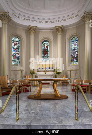 L'intérieur du sanctuaire et l'autel St. Paul's Episcopal Church sur la rue grâce à Richmond, Virginia Banque D'Images