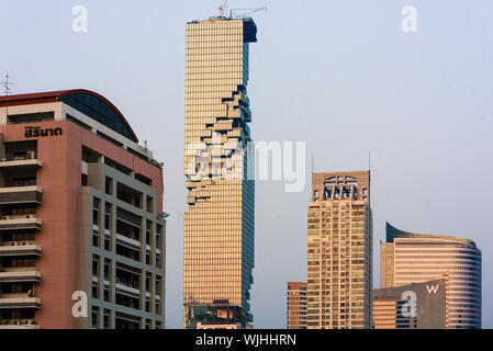 King Power MahaNakhon est un gratte-ciel à usage mixte dans le Silom Sathon quartier central des affaires de Bangkok Thaïlande Banque D'Images