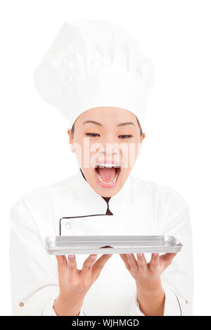 Belle femme crier et chef holding tray Banque D'Images