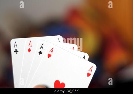 Quatre As et bokeh copyspace pour votre message texte Banque D'Images