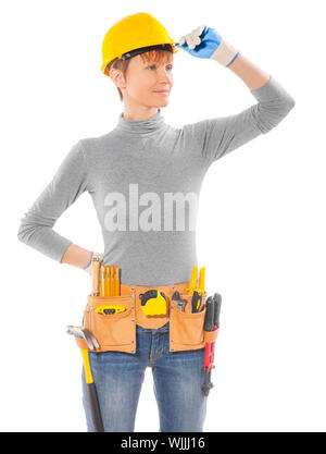 Femme portant des vêtements de travail avec la ceinture d'outils isolés Banque D'Images