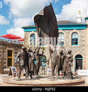 La libération de la sculpture, Place de la libération, St Helier, Jersey, Channel Islands. Banque D'Images