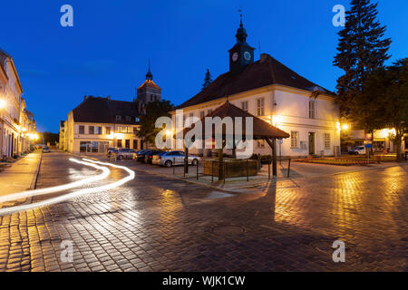 L'hôtel de ville sur la place principale de Reszel. Reszel, Warmian-Masurian, Pologne. Banque D'Images