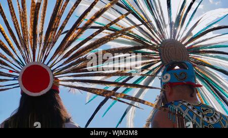 Mexicas Yolotl, Minneapolis, Aztèque traditionnel groupe de danse qui célèbre le patrimoine pré-hispanique à la foire de l'État du Minnesota. Banque D'Images