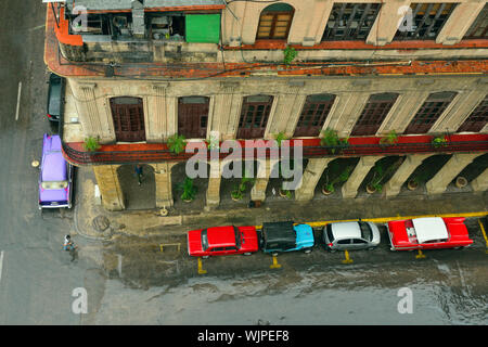 La photographie de rue dans la vieille Havane- La Vieille Havane rues de la toiture de l'hôtel Parque Central, La Habana (La Havane), La Havane, Cuba Banque D'Images