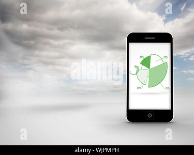 Graphique sur l'écran du smartphone contre fond de ciel nuageux Banque D'Images