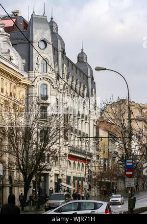 Bucarest, Roumanie - 15 novembre 2018 : Le bel édifice du Cismigiu Hotel, construit en 1912, où la maison de la bière Gambrinus est situé sur la Banque D'Images