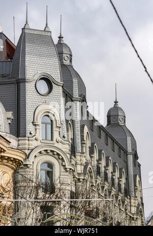 Bucarest, Roumanie - 15 novembre 2018 : Le bel édifice du Cismigiu Hotel, construit en 1912, où la maison de la bière Gambrinus est situé sur la Banque D'Images