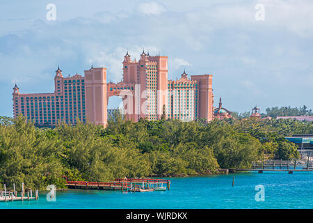 NASSAU, Bahamas - septembre 2, 2019 : Nassau aux Bahamas et a été battu par la pluie sans fin et 185 mph vents à partir de la catégorie 5 Dorian, qui est resté gare Banque D'Images