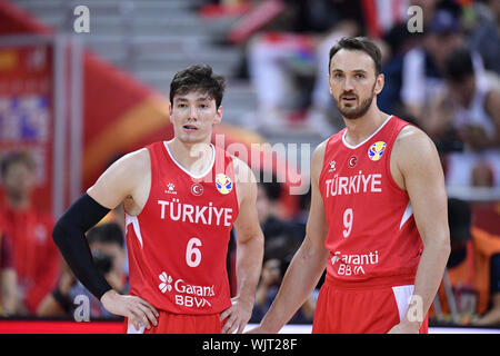 Shanghai, Chine. Credit : MATSUO. 3e, 2019 Sep. (L-R) Idec Osman, Semih Erden (TUR) Basket-ball : Coupe du Monde de Basket-ball FIBA Chine 2019 Groupe E match entre United States 93-92 la Turquie à Shanghai Oriental Sports Center à Shanghai, Chine. Credit : MATSUO .K/AFLO SPORT/Alamy Live News Banque D'Images