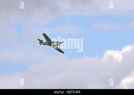 Un Hispano HA-1112 Buchon. Cet avion, construit en Espagne en 1959, est un Messerschmitt Bf109 avec un moteur Rolls-Royce Merlin. Airshow 2017 Eastbourne. Banque D'Images