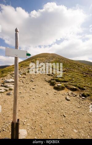 Roadsign sur un chemin dans les Tatras polonaises Banque D'Images