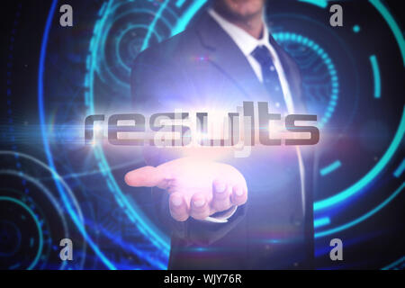 Les résultats et businessman presenting contre l'arrière-plan technologique futuriste Banque D'Images