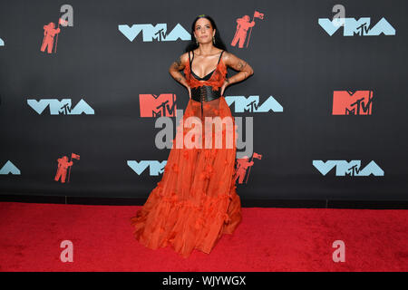 Halsey assiste à la 2019 MTV Video Music Awards à Prudential Center le 26 août 2019 à Newark, New Jersey. Banque D'Images