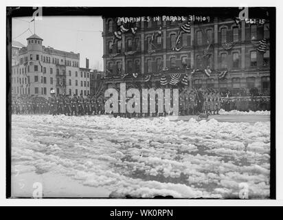 Défilé inaugural pour Taft, l'artillerie, sur l'Avenue Pennsylvanie, marines, Washington, D.C. Banque D'Images