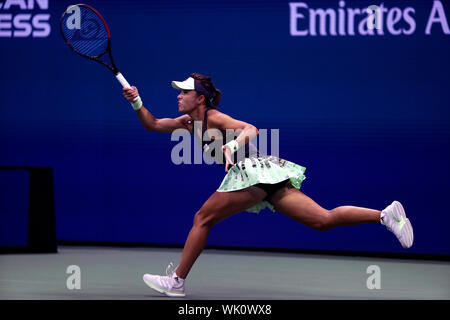 Flushing Meadows, New York, United States - 3 septembre 2019. Wang Qiang de la Chine au cours de son quart de finale contre Serena Williams à l'US Open à Flushing Meadows, New York. Williams a remporté le match d'enregistrer son 100e match de l'US Open victoire. Crédit : Adam Stoltman/Alamy Live News Banque D'Images