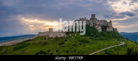 Les ruines de l'Spissky Hrad Spissky (château), en Slovaquie, l'un des plus grands châteaux en Europe Banque D'Images