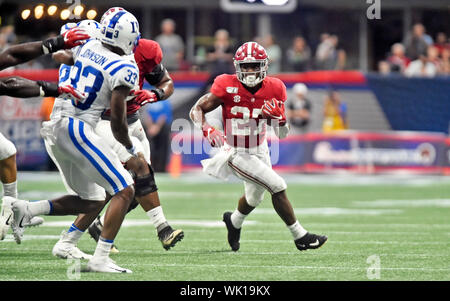 31 août 2019 : Alabama tournant retour Jerome Ford (27) exécute les déplacements au cours du premier trimestre de la chic-fil-Un jeu de lancement d'un collège NCAA Football jeu contre le Duc de Mercedes-Benz Blue Devils Stadium à Atlanta, GA. McAfee Austin/CSM Banque D'Images
