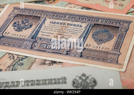 Empire russe old vintage un rouble de tsar Nicolas 2. Roubles avec différentes signatures.Objets de collection. Banque D'Images