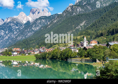 Lac de Santa Caterina ou Auronzo Lake dans la province de Belluno, Italie Banque D'Images