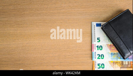 Euro Argent, porte-monnaie et billets européens. Banque D'Images