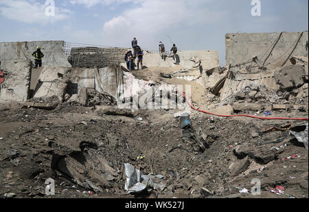 (190904) -- BEIJING, 4 septembre 2019 (Xinhua) -- Photo prise le 3 septembre 2019 montre le site d'un attentat à Kaboul, capitale de l'Afghanistan. Le nombre de décès attribuables à une énorme explosion d'une bombe en tracteur la capitale de l'Afghanistan de Kaboul a augmenté de 16 tandis que 119 autres ont été blessés, le ministère de l'intérieur afghan a confirmé mardi. (Xinhua/Rahmatullah Alizadah) Banque D'Images